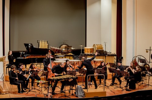 Das PulsArt-Ensemble unter der Leitung von Benjamin Lack ließ mit Klassikern der Moderne und zwei neuen Werken von Raphael Lins und Tristan Uth im Festsaal des Landeskonservatoriums aufhorchen. (Fotos: Victor Marin)