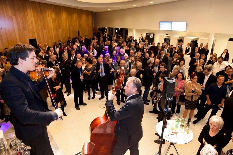 Am Ende gab es als Überraschung für die Zuhörer im Foyer des Feldkircher Montforthauses sogar einen Flashmop mit den Musikern, der auf begeisterte Zustimmung gestoßen ist.