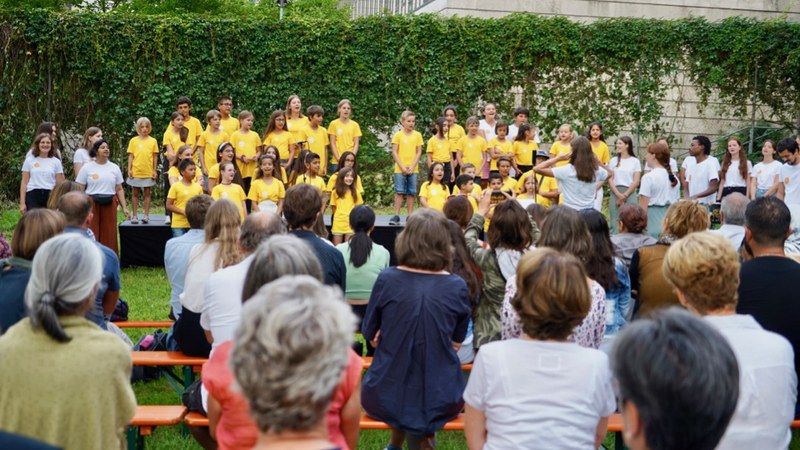 Zum Abschluss des "interkulturellen Musiksommers" luden das Weltklänge-Team und der "Weltklänge Kinderchor" in den schönen Garten der Villa Kunstsinn in Bregenz.