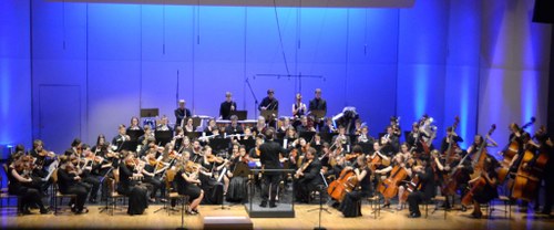 Das Orchester des Vorarlberger Landeskonservatoriums unter der Leitung von Benjamin Lack beeindruckte mit spannungsgeladenen Werkdeutungen  und stellte sich in den Dienst zahlreicher Solistinnen und Solisten