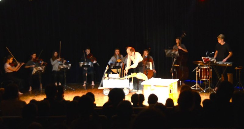Unterstützt wurden sie von hervorragenden Musikschülerinnen und -schülern, die auch im Dornbirner Jugendsinfonieorchester mitwirken.