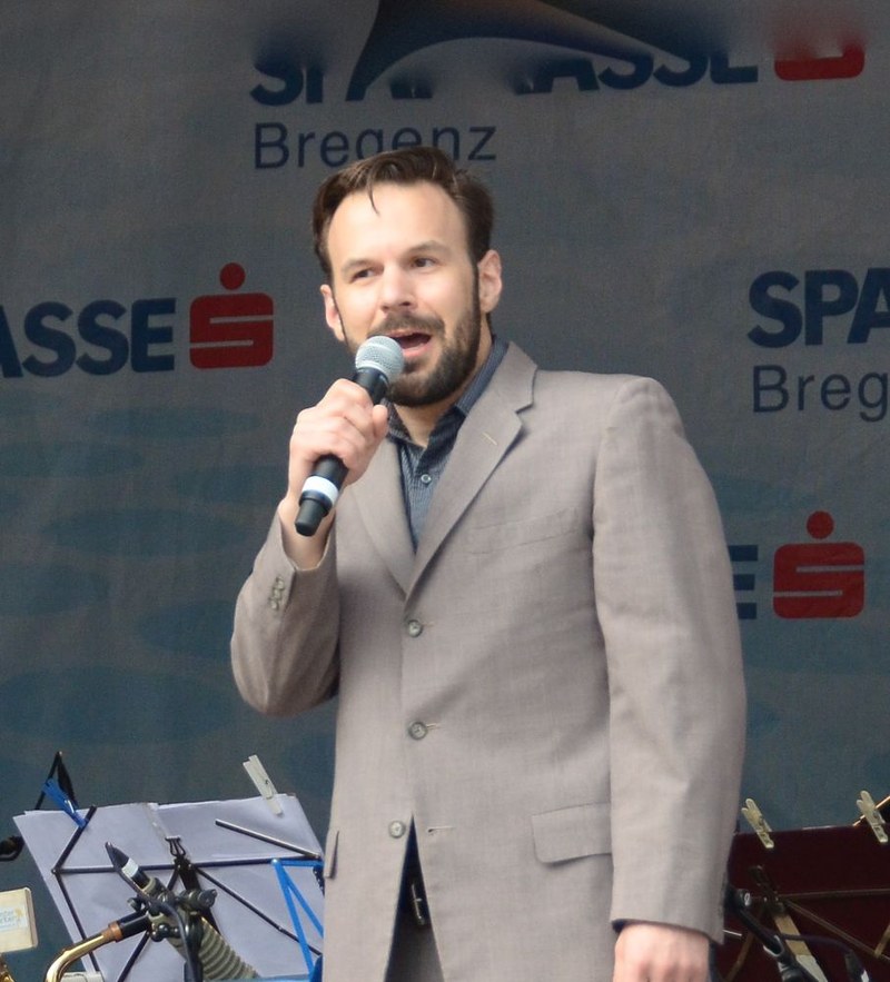 Phil Yaeger - Musikalischer Leiter und Moderator des Abends.
