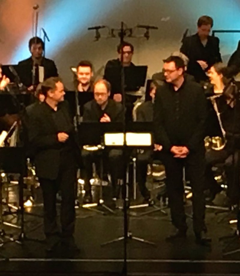 Stefan Dünser führte mit markigen Sprüchen, humorvoll und kenntnisreich durch das Programm. Als Jan Ströhle im vergangenen Jahr die Brassband Vorarlberg gründete, erhoffte er sich  durch die energiegeladene Klangcharakteristik einen großen Publikumszuspruch. Recht hatte er.