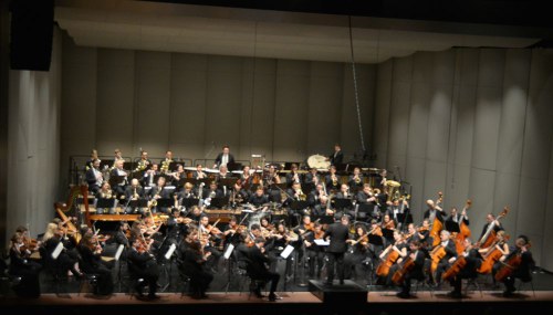 Das Gemeinschaftskonzert des Symphonieorchesters und des Jazzorchesters Vorarlberg unter der Leitung von Adrian Prabava war ein Erfolg auf allen Linien.