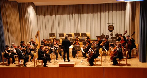 Das Symphonieorchester Vorarlberg musizierte unter der Leitung des energiegeladenen Gérard Korsten in Hittisau