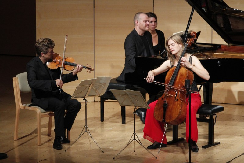 Der Geiger Christian Tetzlaff, die Cellistin Tanja Tetzlaff und der Pianist Lars Vogt sind Kammermusiker wie es im Buche steht. (Foto: Schubertiade)
