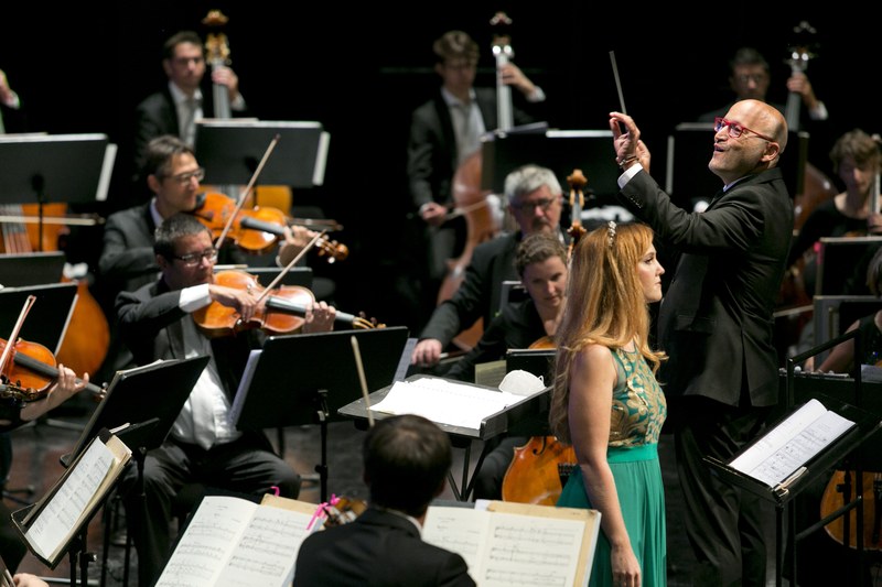 Besonders farbenreich waren romantische Orchesterlieder von Joseph Canteloube mit der Gilda vom See als Solistin, der französischen Sopranistin Mélissa Petit (Fotos: Bregenzer Festspiele/Dietmar Mathis).