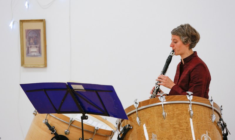 Weiß neben der angestammten Klarinette auch die Trommeln zu bedienen: die Hohenemserin Petra Stump