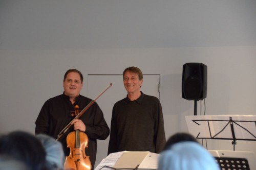 Guy Speyers und Gerald Futscher freuten sich über den herzlichen Applaus im gut besuchten Kunstforum Montafon.