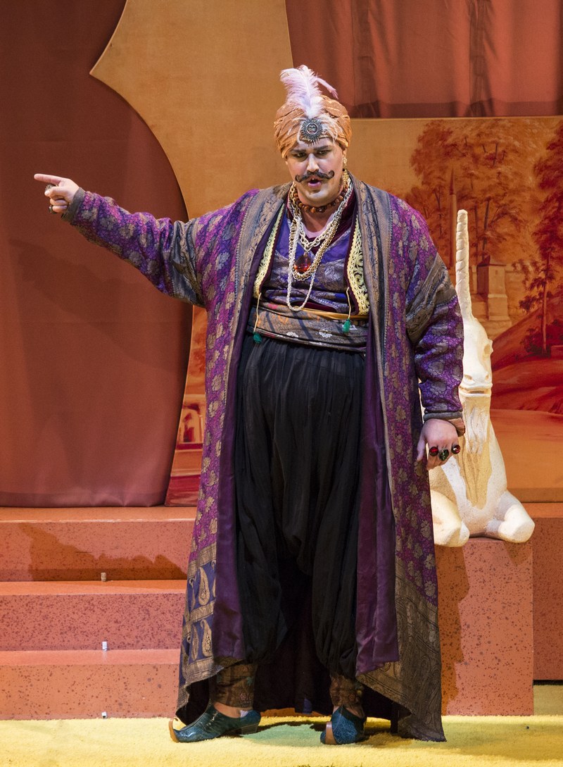 Summer als Osmin in Mozarts „Entführung aus dem Serail“ (Foto: Brescia e Amisano, Teatro alla Scala)