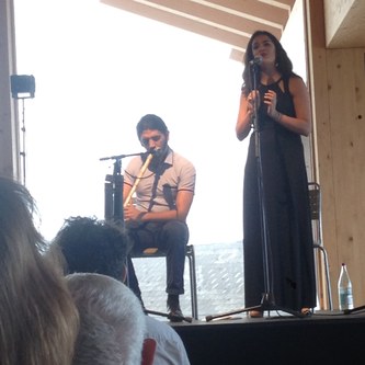 Die Sängerin Eleni Irakleaous und Panagiotis Tsappis an der Nay Flöte