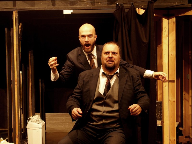 Spiellust und tolle Stimmen in prallen Buffoszenen rund um die Erbschaft: der amerikanische Bariton John Brancy als Ränkeschmied Dr. Malatesta (links) und der gefragte bayerische Bassist Raphael Sigling als Titelfigur Don Pasquale.