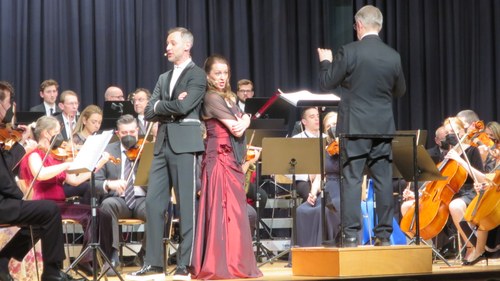 Sopranistin Sabine Winter und Tenor Mindaugas Jankauskas singen das Duett "Somethin' stupid"