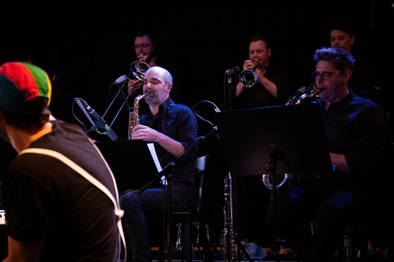 Die beiden JOV-Leader, Saxophonist Martin Franz (links vorne) und Trompeter Martin Eberle (hinten in der Mitte) überzeugten auch mit exzellenten Soli