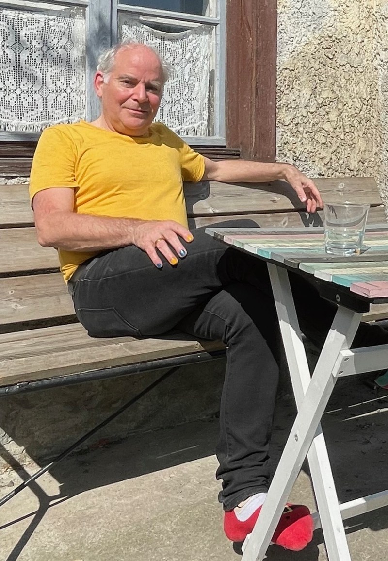 Der unermüdliche Klangforscher und Komponist Peter Herbert wird mit dem Kompositionspreis ausgezeichnet. Die erweiterte Kunstkommission des Landes hob bei der Begründung unter anderem "die stilistische Vielfalt im Werk sowie das Ausloten und Negieren von Genre-Grenzen“ hervor.