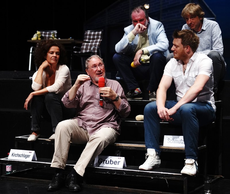 Das Team der Oper „Geschichten aus dem Wiener Wald“, (v.l.n.r.) Angelika Kirchschlager (Valerie), Komponist und Dirigent HK Gruber, Intendant David Pountney, Daniel Schmutzhard (Alfred), Michael Sturminger (Libretto und Regie)