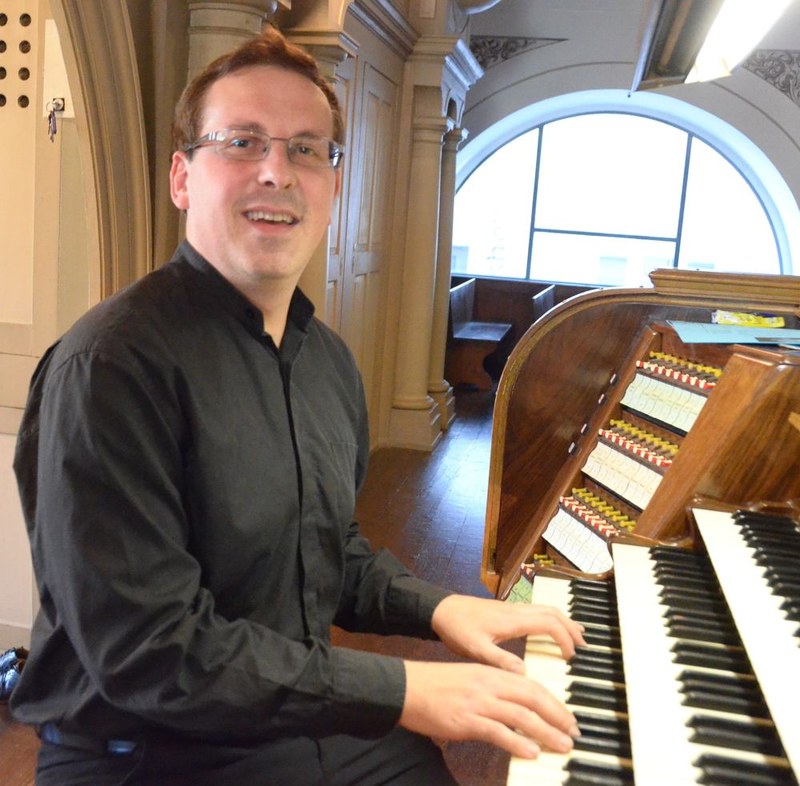 Michael Schwärzler zog für die symphonische Orgelmusik aus Frankreich viele Register der großen Behmannorgel.