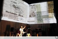 Das Unsichtbare durch Kunst sichtbar machen war ein Grundgedanke in Francois Sarhans Ritual für sechs Musiker "Home Work"