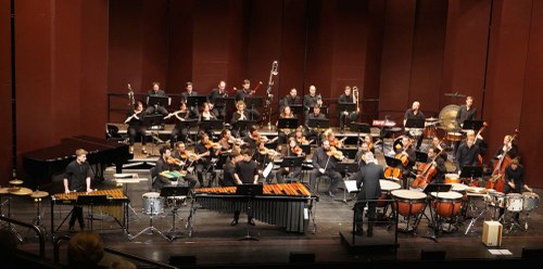 Das Tiroler Kammerorchester Innstrumenti unter der Leitung von Gerhard Sammer bescherte den Abonnementbesucherinnen und -besuchern bei Dornbirn Klassik einen inspirierenden Abend mit herausragenden Solisten und vielgestaltigen Werkdeutungen.