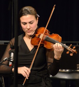Doren Dinglinger improvisierte eine meditative Musik für Geige, Elektronik und Gesang.