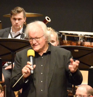 Guntram Simma leitete das "Collegium Instrumentale" mit großer Emotionalität und unterhielt das Publikum mit sympathischen Werkeinführungen.