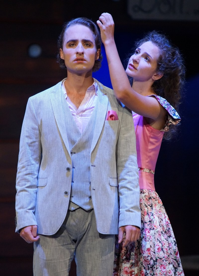 Schließlich endet alles im Guten, Rosina erhält ihren Grafen Almaviva und Dottore Bartolo darf gerade noch als Treuzeuge mitmachen. (Fotos © Bregenzer Festspiele/Karl Forster)