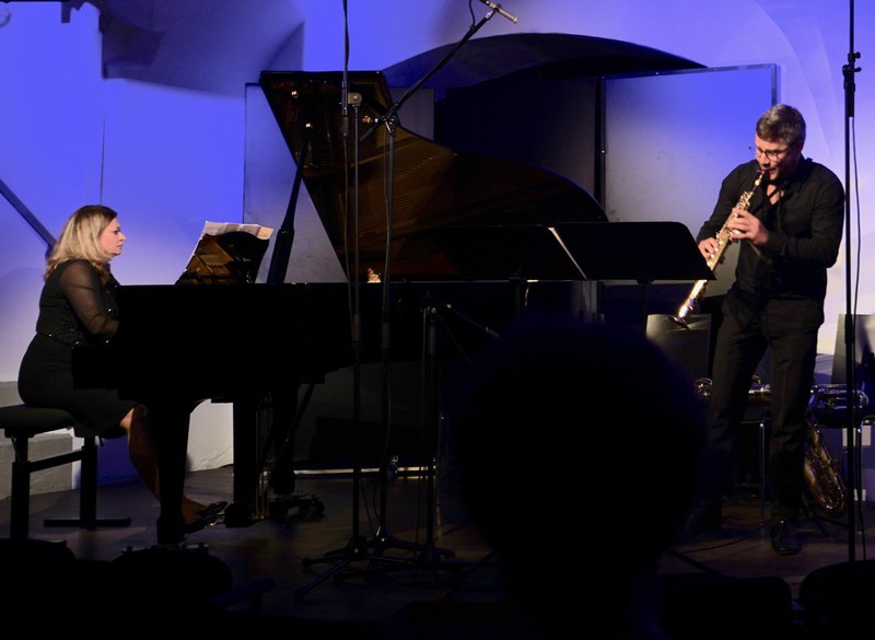 Fabian Pablo Müller und Olga Salogina am Klavier stellten Lindners "Beziehungsweisen" kommunikativ in den Raum.