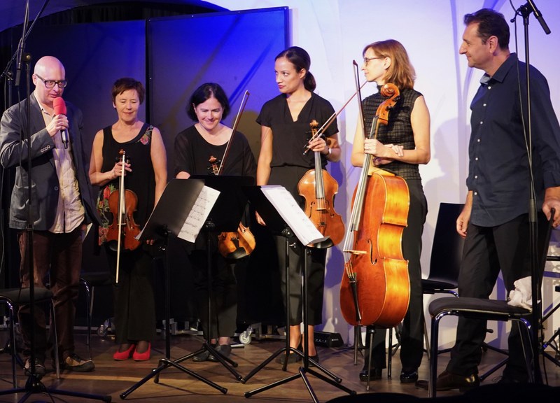 Das Koehne Quartett aus Wien sowie Georgios Mikirozis (Percussion) präsentierten Dietmar Kirchners Werk "Einklang freier Farben".