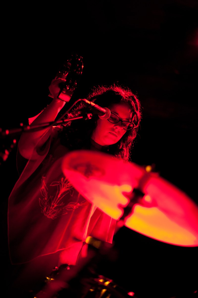 Mit sparsamem, aber effektivem Spiel beeindruckte Jen (Drums/Percussion). Fotos: Beate Rhomberg