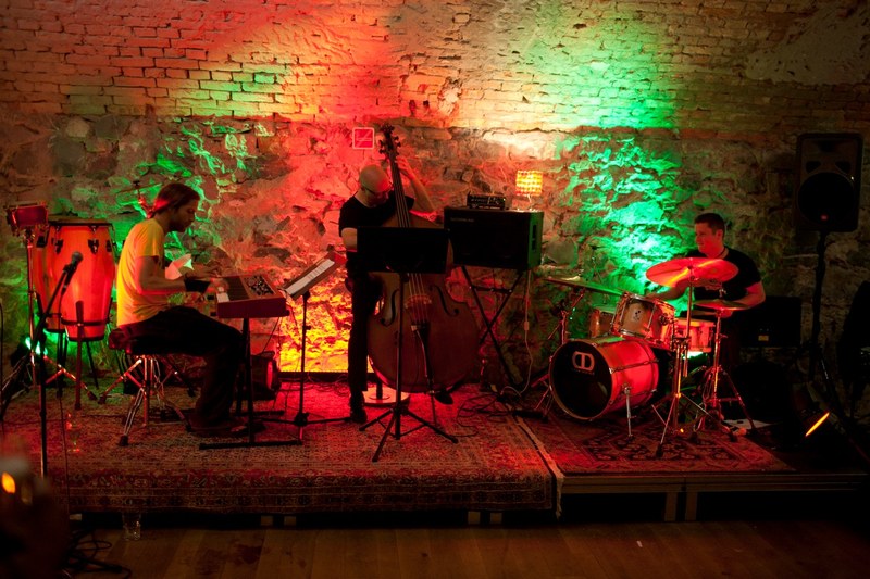 Omerzell.Kirchner.Eberle: Ein Trio infernale, das mühelos Jazz auf   höchstem Niveau zelebrierte. (alle Fotos © Lukas Bildstein/Birgit Riedmann)