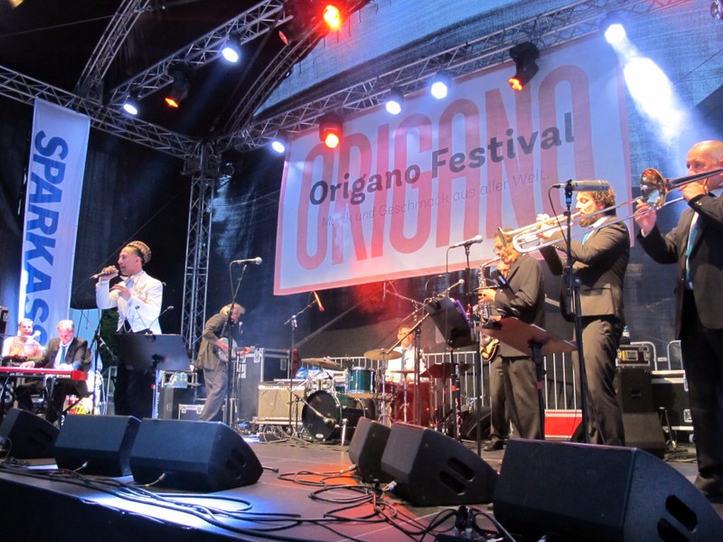 Jazzige Bläser und jede Menge Retro-Charme mit Natty Bo
