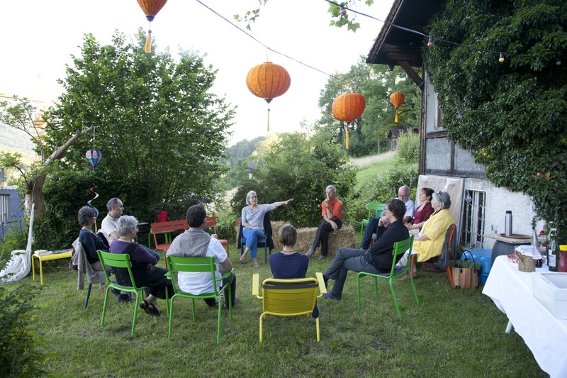 Die Sommerausgabe der Montforter Zwischentöne steht unter dem Leitgedanken "Umwege gehen". Unter anderem bietet der "Salon Paula", der über den ganzen Sommer 2020 hinweg stattfindet, die Gelegenheit, mit politisch Verantwortlichen und Kulturschaffenden in einem privaten Umfeld in Kontakt zu treten.  (Foto: Victor Marin)