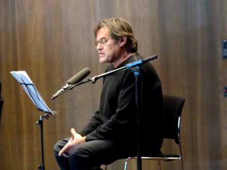 Der Schauspieler Kurt Sternik las einen Text seines Kollegen Burghard Braun, in dem Richard Wagners Leben und Werk auf vielfältige Weise reflektiert wird.