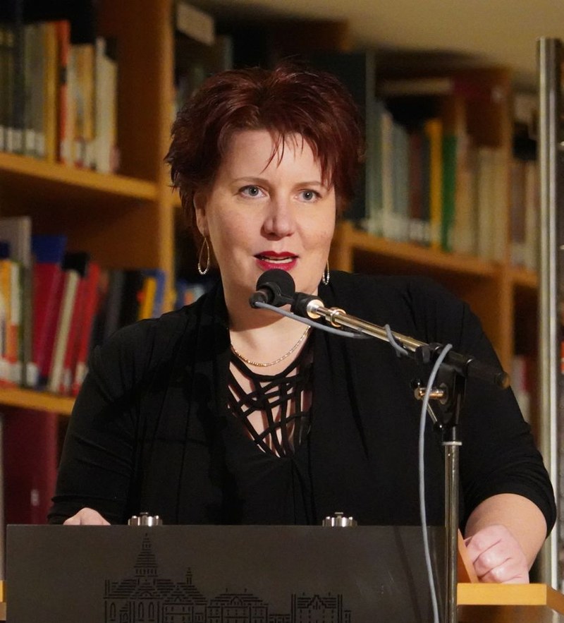 Die Direktorin der Vorarlberger Landesbibliothek, Marion Kaufer, begrüßte die Gäste im bis auf den letzten Platz gefüllten Saal.
