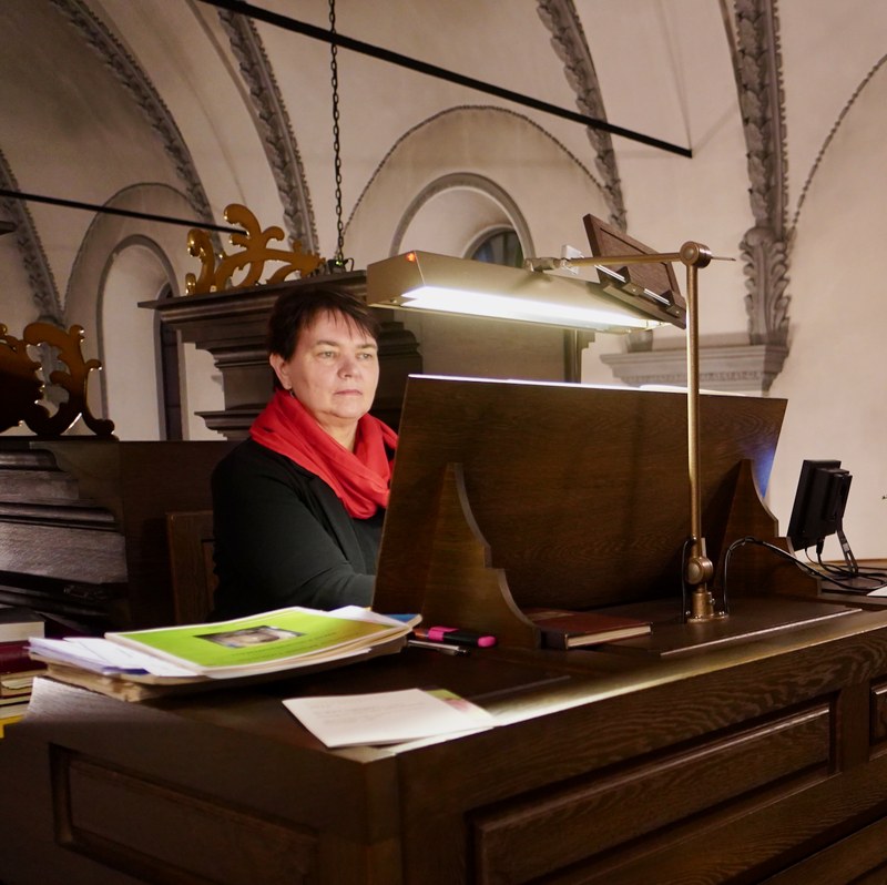 Gerda Poppa spannte unter anderem mit Choralbearbeitungen von J.S. Bach und der Choralpartita von G.M. Göttsche den Bogen vom Barock in die Gegenwart.