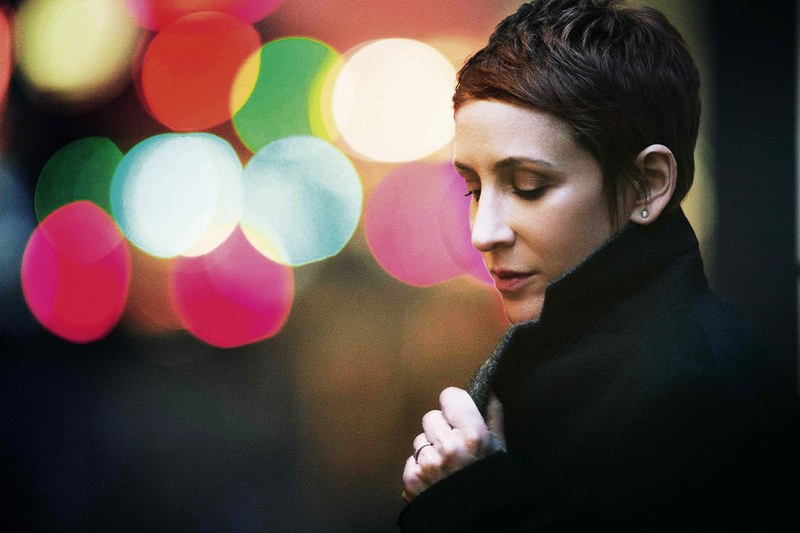 Stacey Kent betörte im TAK ihr Publikum mit ihrer schnörkellosen Stimme