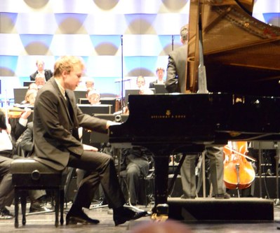Roope Gröndahl füllte Ravels Konzert für die linke Hand vielgestaltig aus.