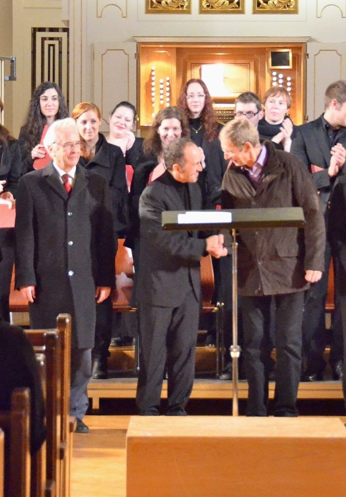 Benjamin Lack leitete die SängerInnen und MusikerInnen mit viel Einsatzbereitschaft. Günther Fetz, Benjamin Lack und Helmut Sonderegger (v.l.n.r.)