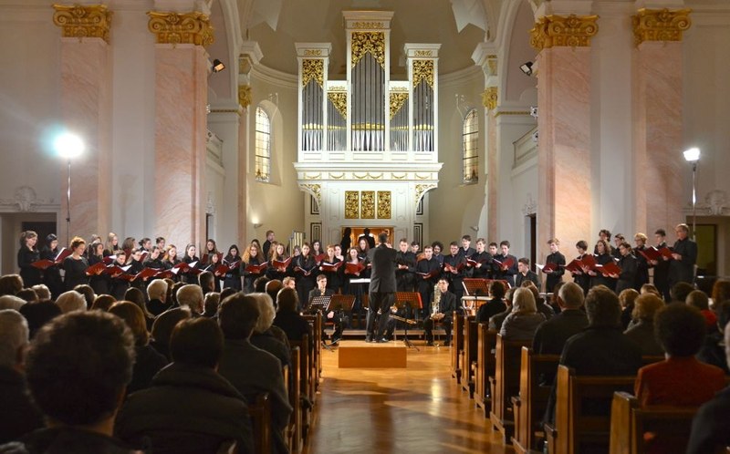 Die gut besuchte Kapelle des Landeskonservatoriums bot einen schönen Rahmen für die Werke von Günther Fetz und Helmut Sonderegger.