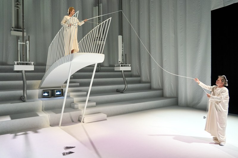 Die Sopranistin Hanna Herfurtner als Polia sowie der Countertenor und Bariton Hagen Matzeit in der Rolle des Poliphilo begeisterten bei der Urauffaufführung der Oper "Wind" von Alexander Moosbrugger bei den Bregenzer Festspielen mit ihrer bewundernswert differenzierten Gesangskunst. (Fotos: Anja Köhler)