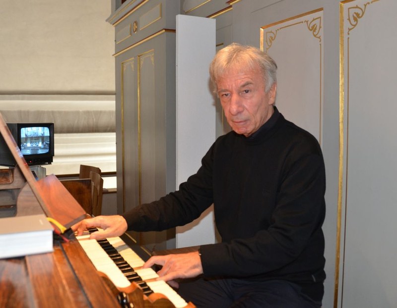 Bruno Oberhammer ist ein Kenner der Orgellandschaft Vorarlbergs. In Sulzberg brachte er die historische Orgel von Anton Behmann aus dem Jahr 1895 zum Klingen.
