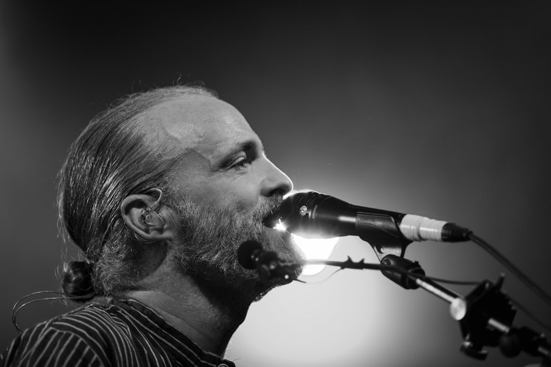 Auch im Wurzelsepp-Look hat Fran Healy nichts von seinem jungenhaften Charme verloren.