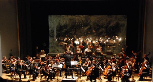 Das Kammerorchester MusicAeterna spielte ein eindringliches und beglückendes Konzert