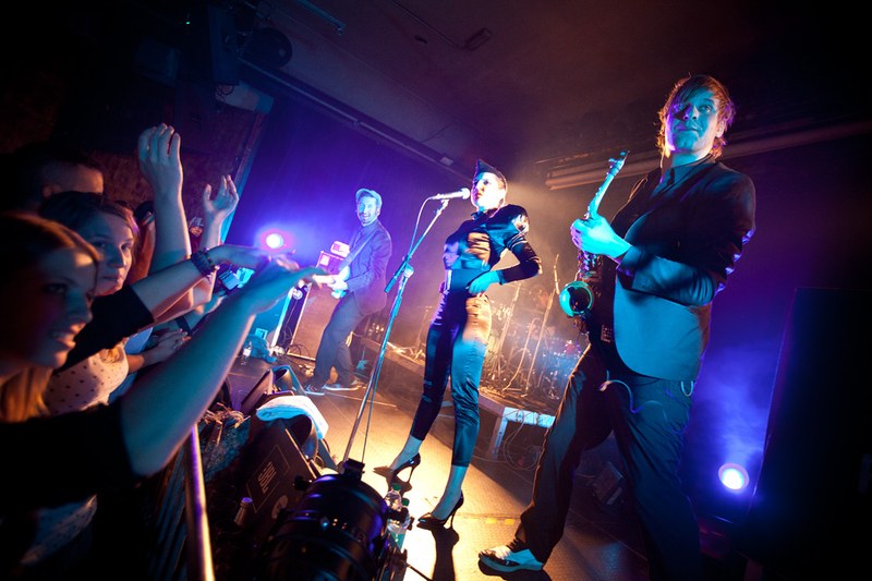 Das volle Conrad Sohm tanzte zu Parov Stelars Electroswing.