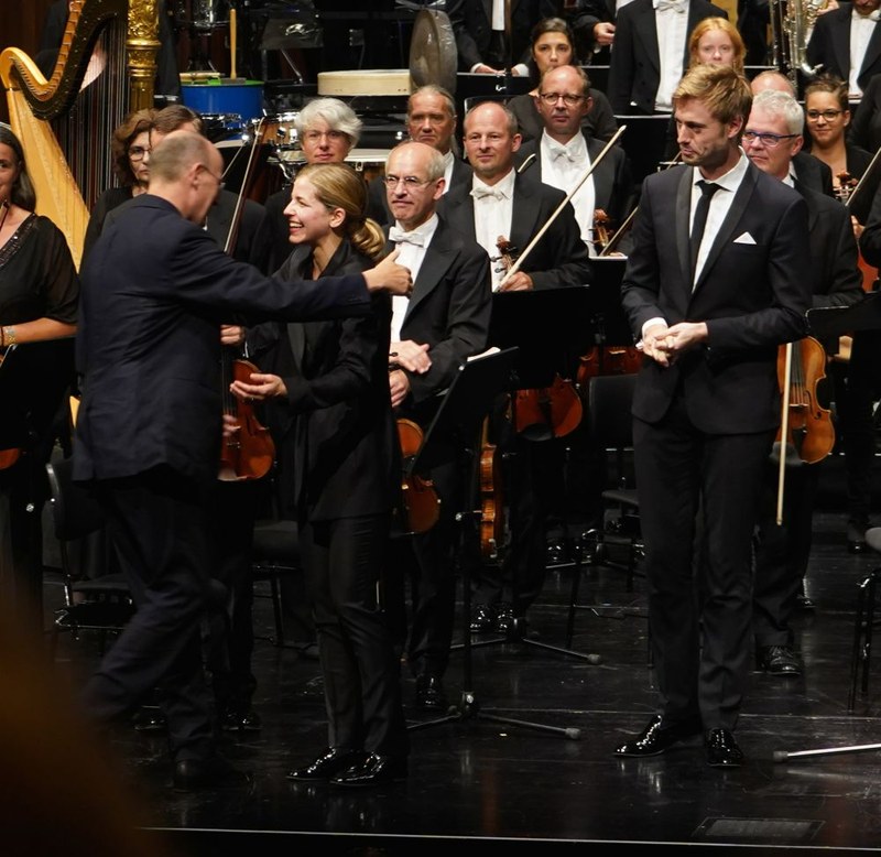 Die österreichische Erstaufführung der Symphonie „Alle Tage“ wurde vom Publikum konzentriert aufgenommen und mit viel Applaus bedacht. Thomas Larcher dankte herzlich für die gelungene Werkdeutung.
