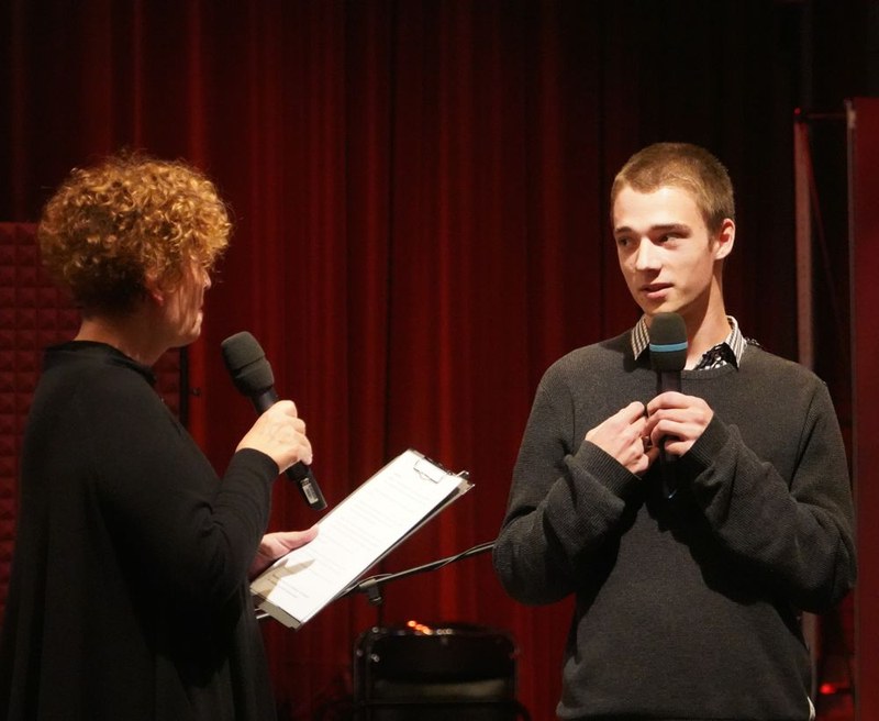 Mit einem Konzert für Vibraphon und Orchester stellte sich der 21-jährige Raphael Lins - hier Gespräch mit Bettina Barnay - als Komponist vor.