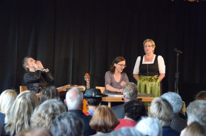 Käsharfo-Juz mit Evelyn, Wilma und Isabella Fink