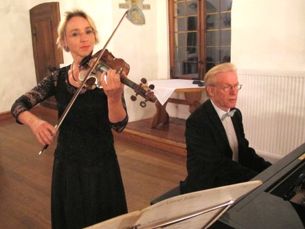 In wunderbarer Harmonie mit Schuberts Violinsonaten vereint: Karin-Regina Florey, Violine, und Hans-Udo Kreuels am neuen Flügel.