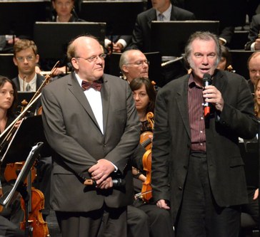 David Pountney stellte vor Konzertbeginn den deutschen Komponisten Detlev Glanert vor. Seine Musik steht im Mittelpunkt der Bregenzer Festspiele 2012
