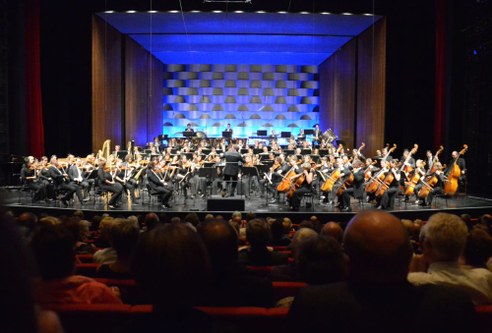 Groß besetzt musizierte das Symphonieorchester Vorarlberg, unterstützt von Kolleginnen und Kollegen der Südwestdeutschen Philharmonie Konstanz. Es gelang eine bewundernswerte Werkdeutung von Mahlers "Tragischen" im Bregenzer Festspielhaus.